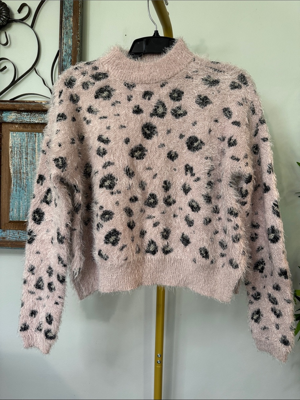 Candie's Pink Fuzzy Leopard Mock Neck oversized cropped Sweater EUC L